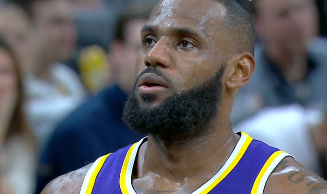 詹姆斯送"王之蔑视" 走霸王步,多次轰神仙球 39分_湖人_1_nba