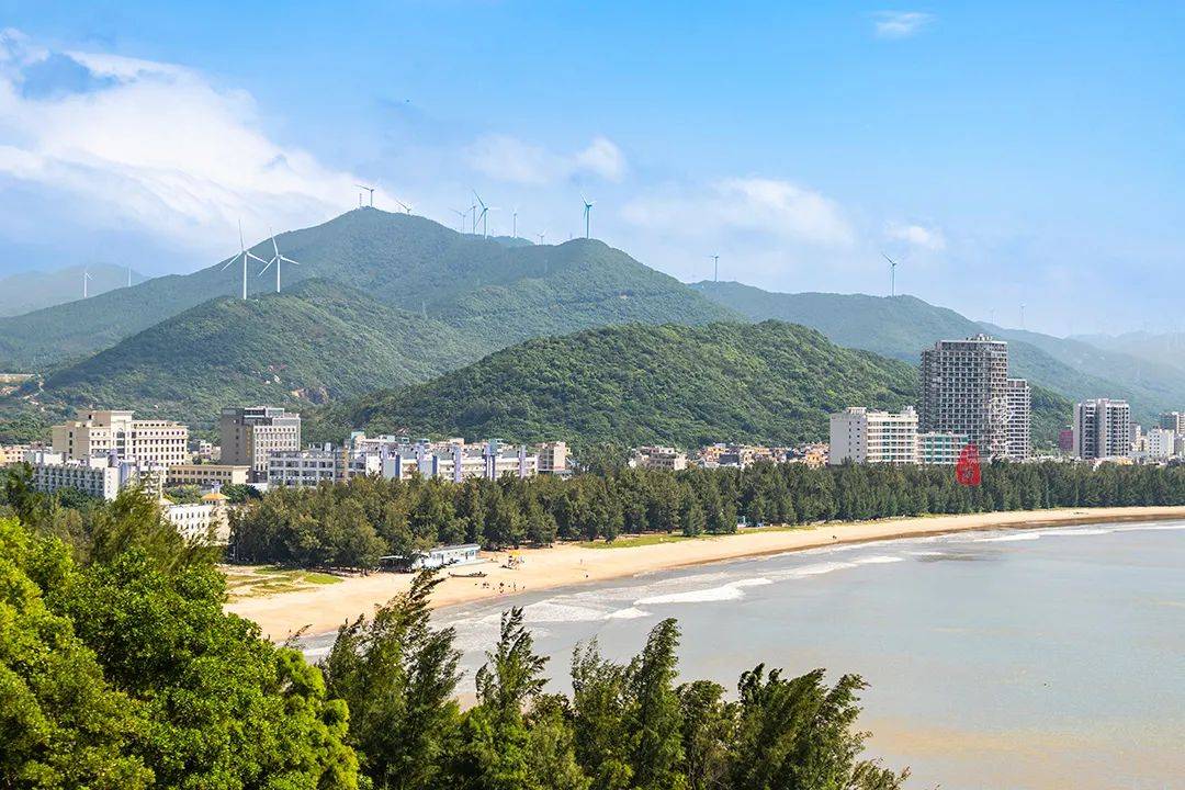 大海|广东有座“小故宫”，竟建在海边悬崖上，三面环海景色绝美