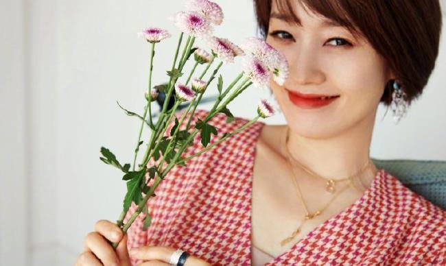 长发短发丑，长发才是王道？别逗了，这10个女星教你什么是可盐可甜