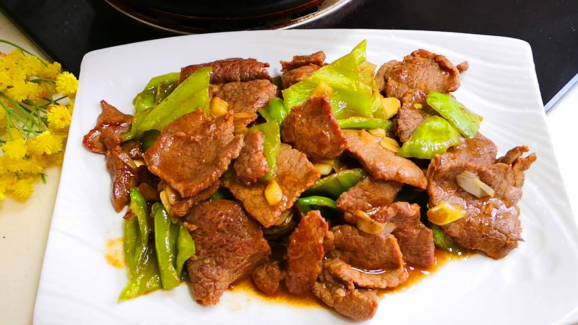 炒牛肉时直接下锅炒就错了大厨教你妙招牛肉嫩滑还不塞牙