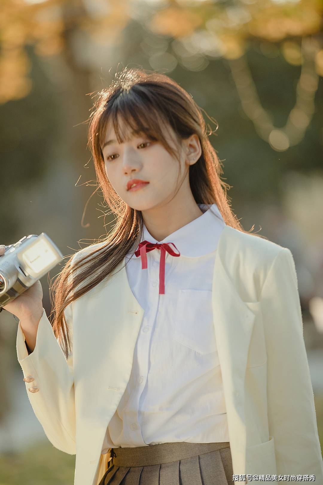 米色 甜美减龄的学院风穿搭,超级适合小个子的女生穿着,元气满满