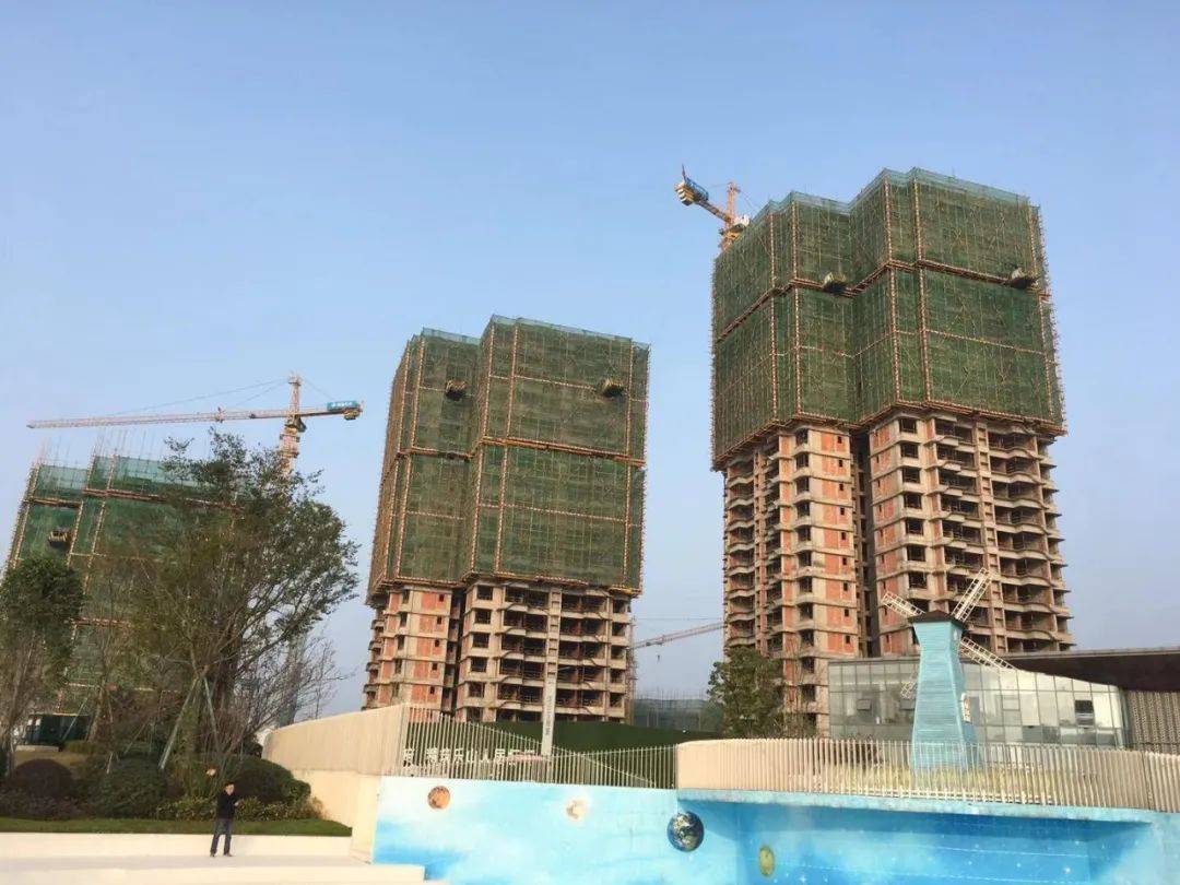 实探乐山这个滨江网红楼盘到底能否下手_滨江花园_户型_通道