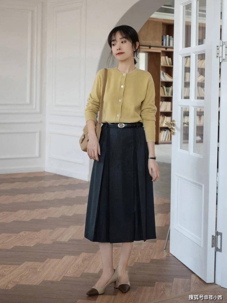 黑色 穿来穿去还是小黑裙最好看，特别是这3条中长款，简约百搭有气质