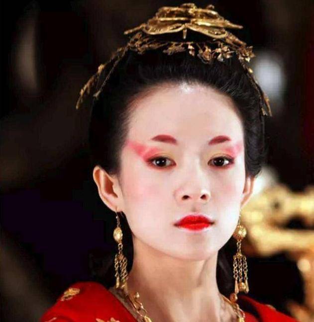 因为为什么普通女人纹眉的居多，而女明星却很少纹眉？内行人讲出真相