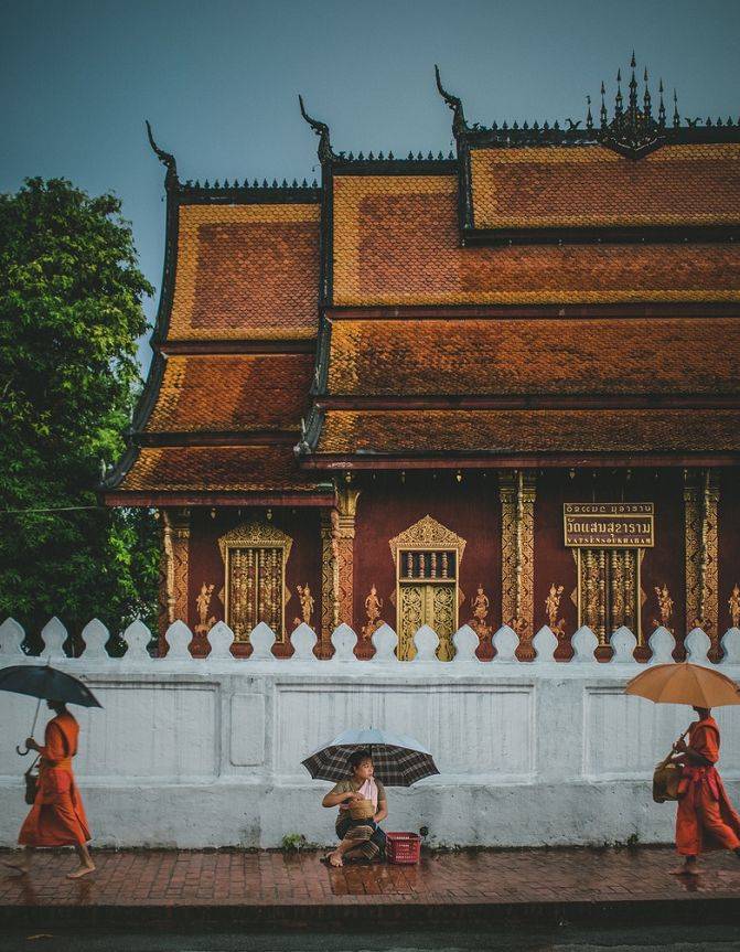 老挝一著名的古都，境内佛教文化浓郁，还被列为世界文化遗产
