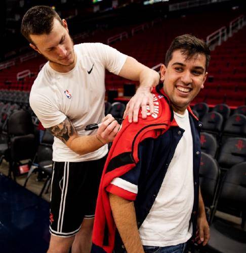 不过奇才队在赛季结束之后并没有留下这位年轻的射手,马修斯最终无球