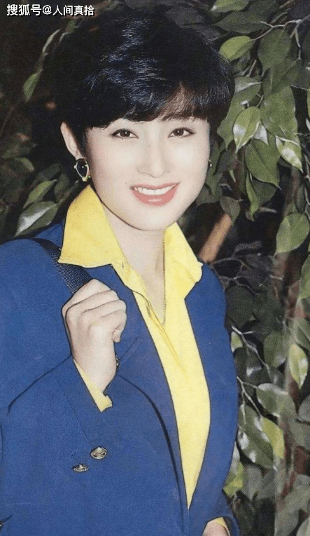 被向华胜独宠九年,错失豪门如今下嫁小十岁导演,张