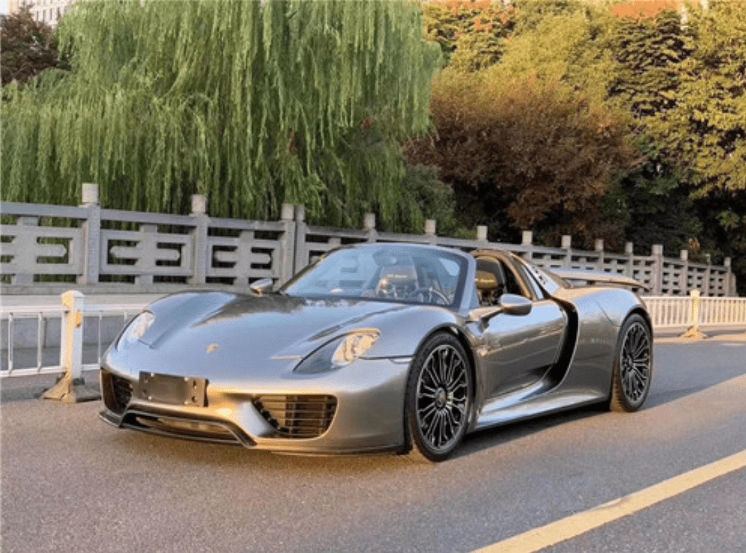 1300万保时捷现成都,车牌犹如量身定制,同款国内仅5辆