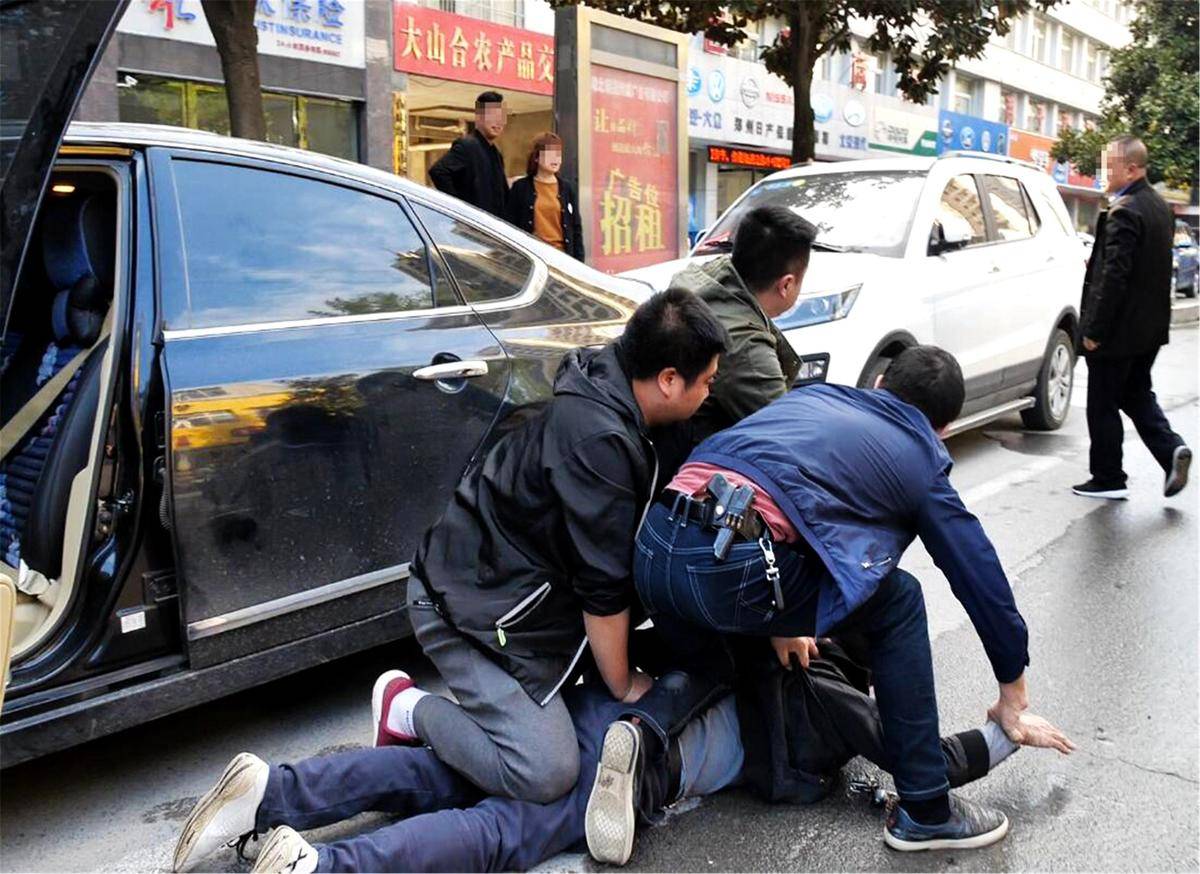 67保康警方打掉一吸贩毒团伙 抓获涉毒人员30名_毒品_襄阳_王某和