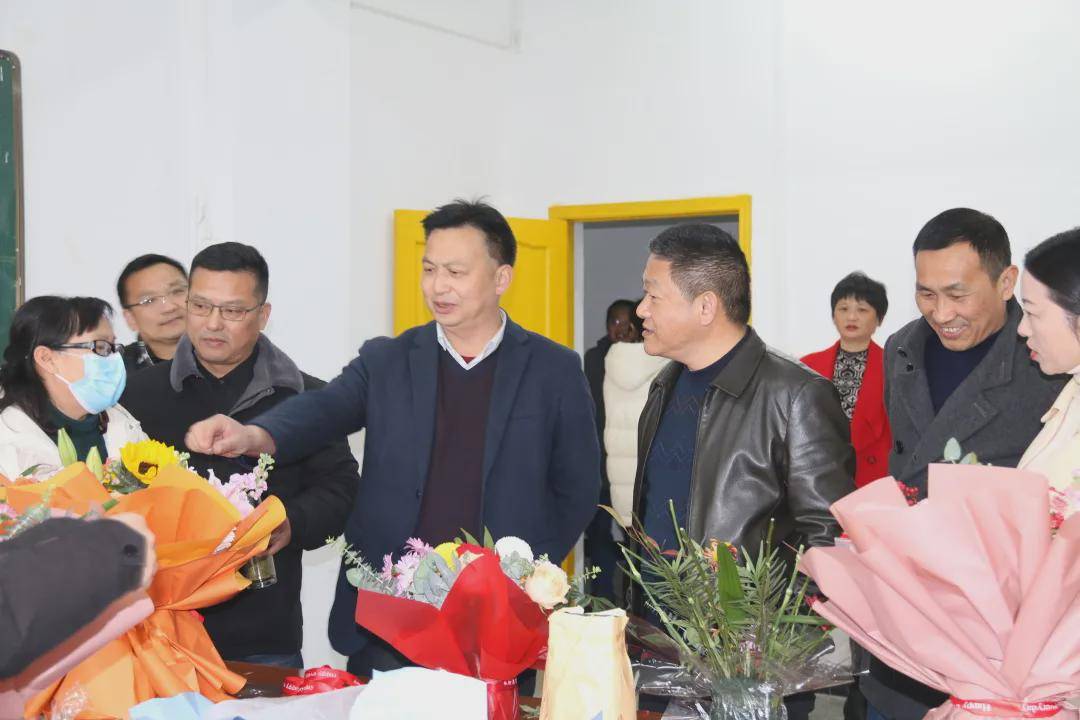 潢川县职业中专到新县职业高中考察学习_实训室_办学_吕继运