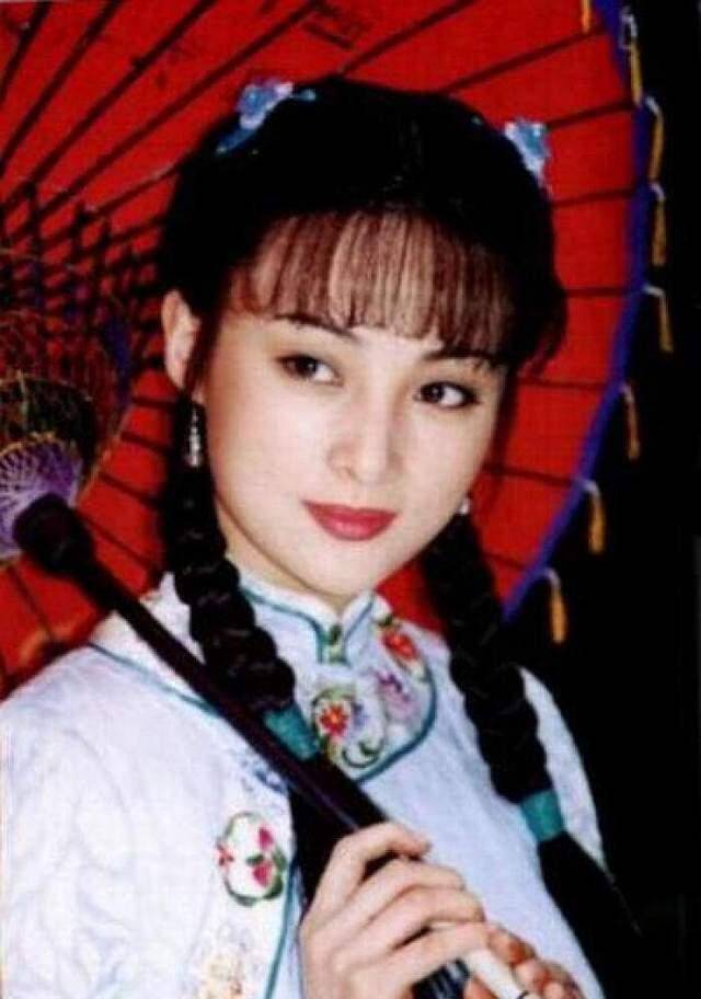 变化那些削骨“一刀切”的明星还好吗？有的已垮掉，小方脸成最后赢家