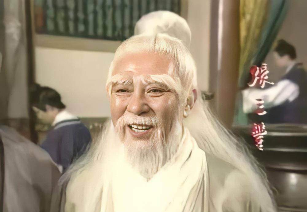 赵敏早就看透他本性,所以选择抢婚,甚至逃离自己元女郡主身份,与父亲