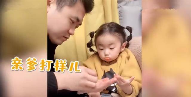 眼睛|萌娃第一次吃跳跳糖,眼睛瞪得像铜铃般,网友:这跳跳糖确实上头