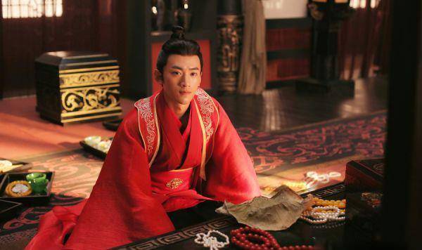 带着|怎么又是他！一年演三部大戏！跑《雪中悍刀行》里“实力作死”