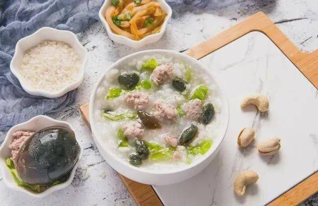 唐磊|27岁男子脑梗瘫痪,抽出“牛奶血”,全是因为常吃这两种早餐