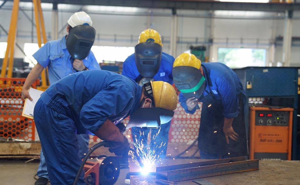 工地电焊工手机招工找活哪里好一天多少钱