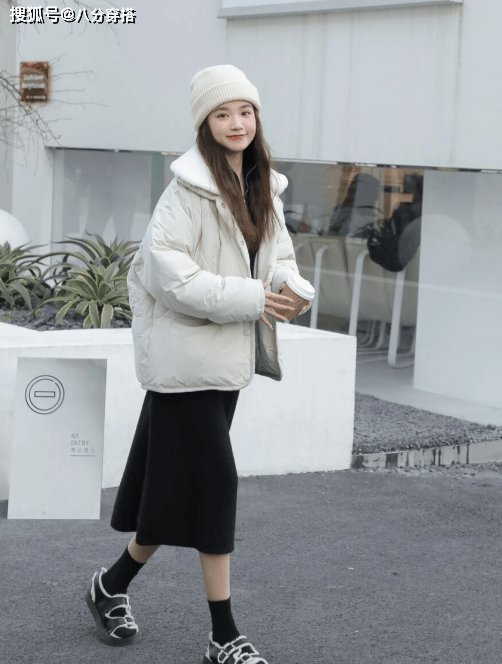 下半身 冬季穿搭在精不在多，试试这些简单舒适的羽绒服，日常实用又洋气