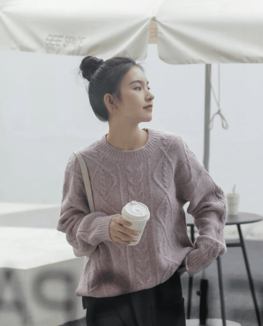 毛衣 气质清纯小姐姐：教穿搭一套毛衣的魅力，温柔又可爱，值得借鉴！