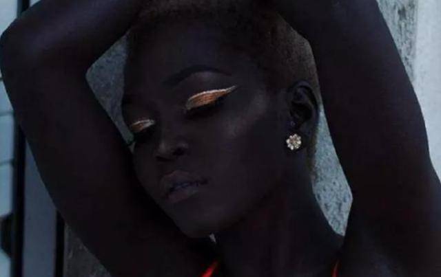 洛丽塔黑人女孩长相太美，被赞“非洲刘亦菲”火爆全球，坐拥粉丝30万