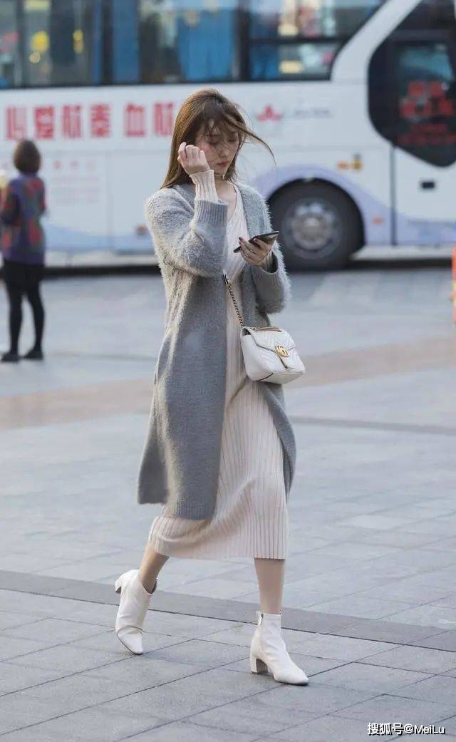 长发时尚穿搭漂亮小姐姐，长发飞舞颇有气质