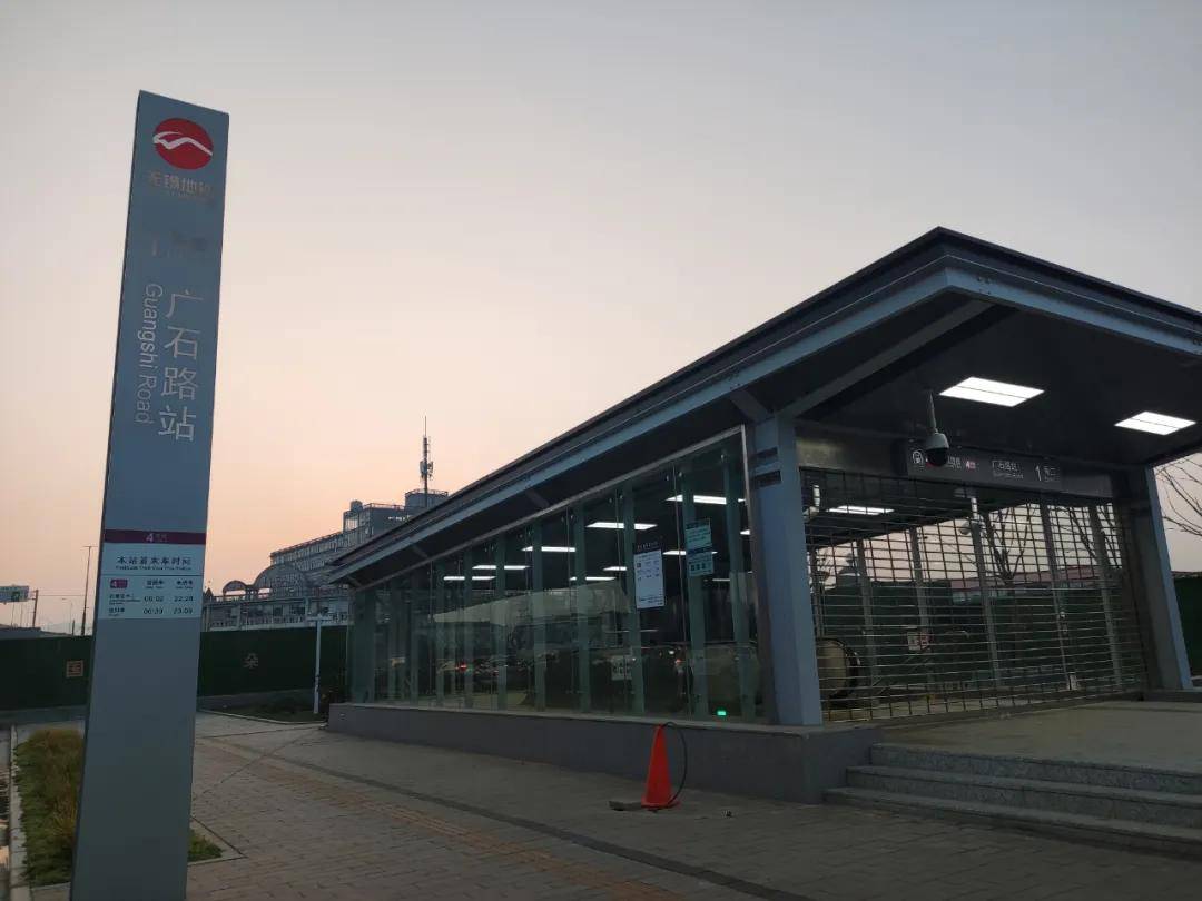 610路,12路,312路经过,可以通往胜利门,无锡火车站,八佰伴,南禅寺等