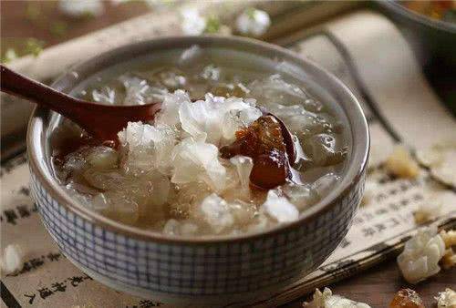 补充“胶原蛋白”流失老得快，4种零食换着吃，雌激素满满，不显老！