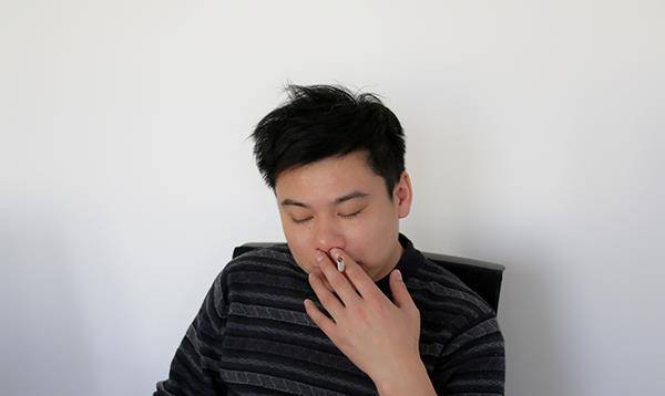 症状|肝脏变硬了，身体会“露出马脚”，晨起少做3事，肝脏更轻松