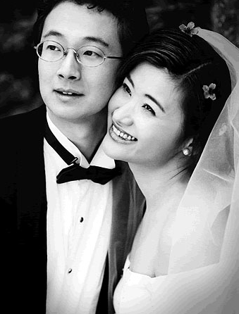 结婚公开是老公提出的,在2000年两人结婚,在此之前吴小莉一直没有公开