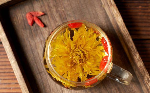 毒素|肝功能“稀烂”的人，身体会出现4个表现，占一个，都要及时检查