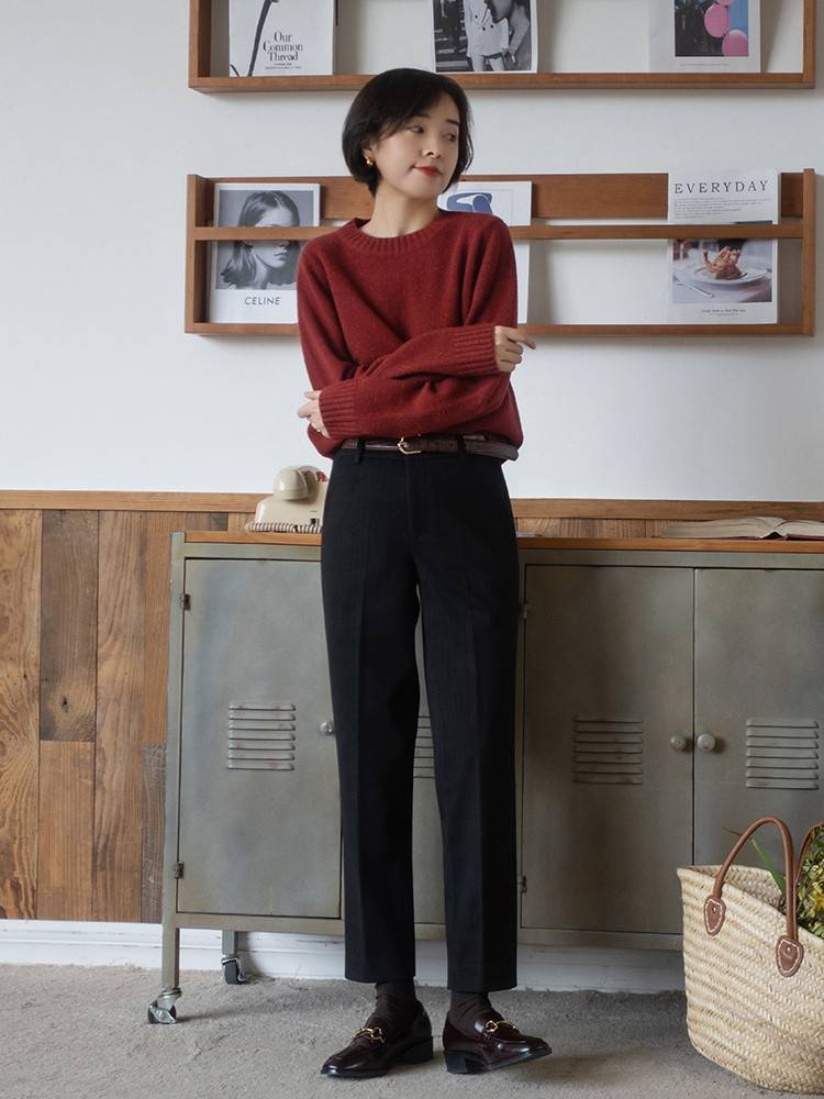 进行 可别小瞧了“九分直筒裤”,搭遍冬季衣橱不违和,还显瘦显腿长