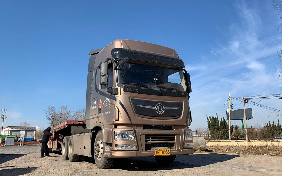 精神不输小伙子老司机的东风天龙kx不舍情