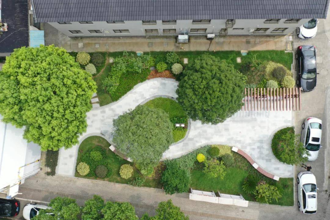 口袋公园截至目前据市园林和绿化管理局消息高新区滨河路工行小游园
