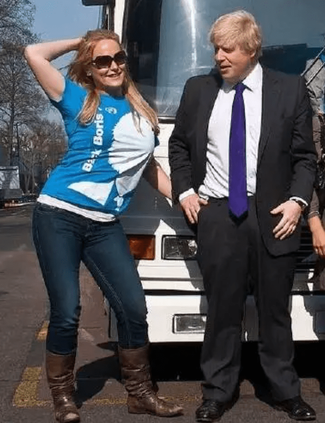 阿库里与约翰逊2020年10月,《每日邮报》宣称:一名35岁的女商人在接受