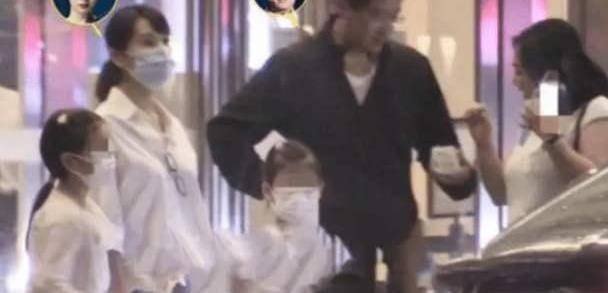 少才行 万人迷陈好外出聚餐，近照模糊穿着普通，一样挡不住她的美！