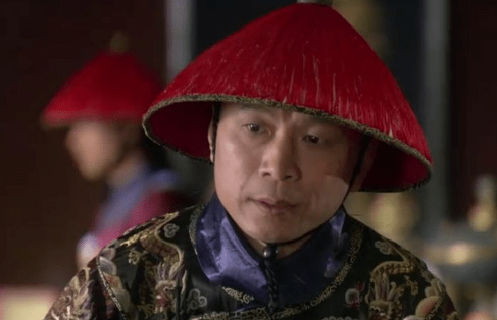 苏培盛是从小陪在皇帝身边的老奴才,是大内总管,雍正皇帝生性多疑