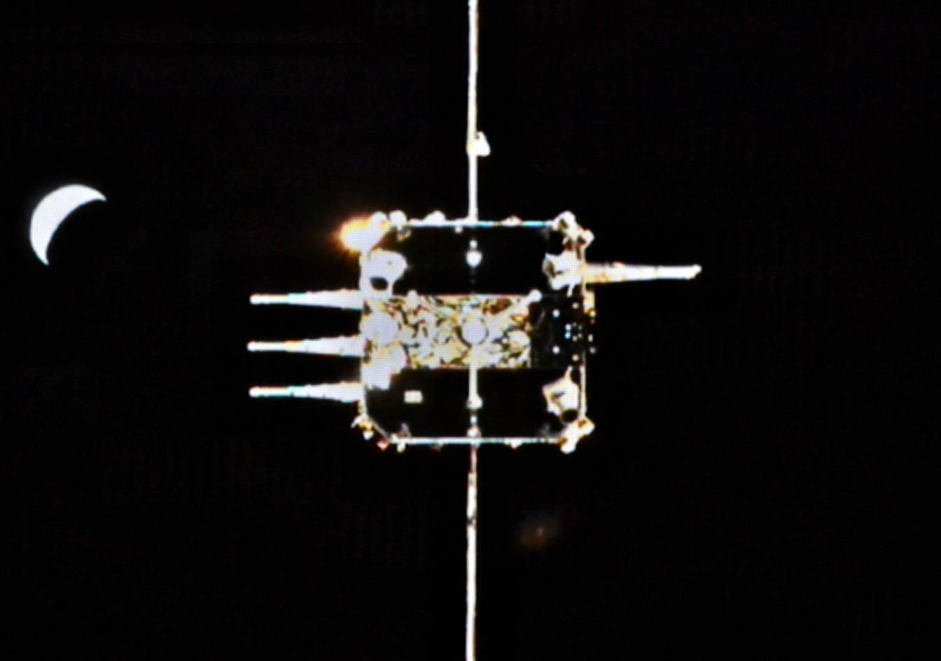 嫦娥七号有多难？五台航天器合体内含新月球车，还要制造人工月震_探测_南极_任务