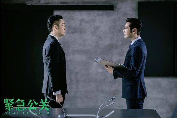 危机公关给明星们擦屁股的职业翻云覆雨比明星们更会演