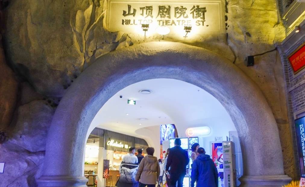 重庆洪崖洞太远，东北老板花10亿将其搬进商场，网友戏称长春分洞