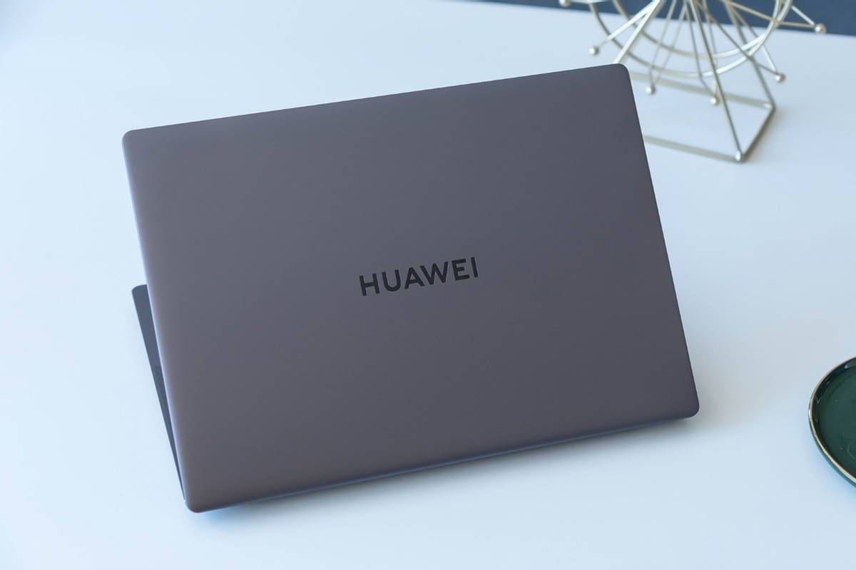 华为|PC行业智慧化里程碑！华为发布超级智慧笔记本，从此PC不再只是PC