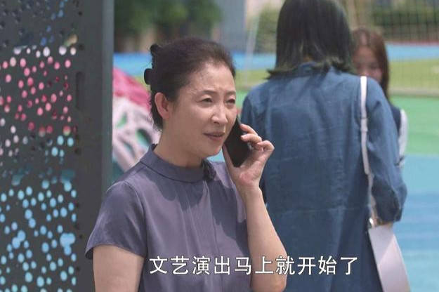 红花|《小敏家》中的佟兵妈和李主任,看似不起眼的配角,来头都不小