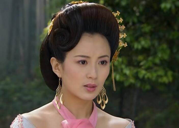 因为|十大绝美反派女boss,黑化不靠烟熏妆,又飒又坏就问你怕不怕