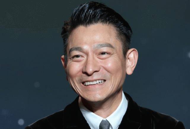 小视频|刘德华直播关闭打赏功能,平台或少赚几亿,他们为什么会允许?