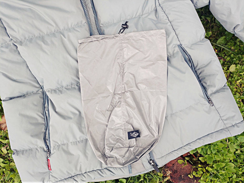 天气 降温了，我得穿这款保暖舒适的黑冰T1203羽绒服