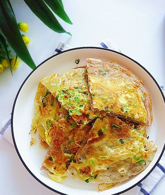 葱花|最近早餐迷上吃它,5分钟做好的鸡蛋饼,简单省事,好吃又顶饱!