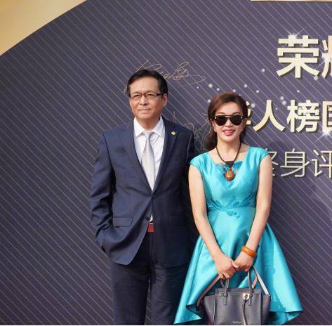 身材 刘晓庆64岁气质优雅,马尾辫发型搭配连衣裙,干练时髦又减龄