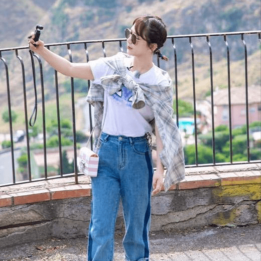 王鸥 春天怎么穿？看看王鸥的格子衬衫+T恤，美翻了全场