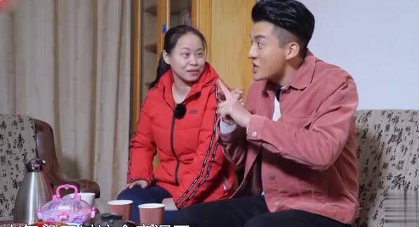 节目组|孙艺洲到素人家里吃饭 三块大排吃了俩 女主人实在没忍住制止他了