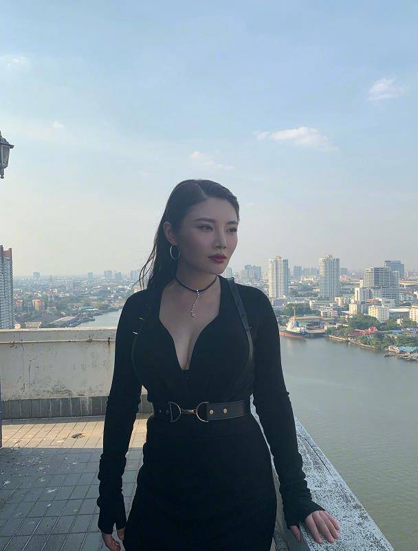 徐冬冬 徐冬冬最新活动照火了，“木耳裙”穿出公主范，确定这还是大嫂？