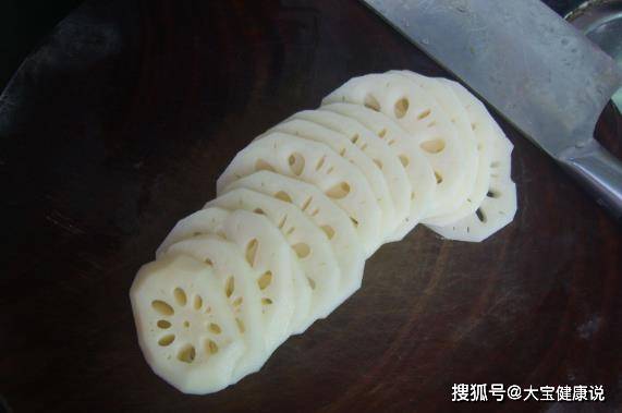 夏季常见食材莲藕 清热解暑 补益脾胃 延年益寿 好处多多 食用 功效 熟食 夏季常见食材莲藕 清热解暑 补益脾胃 延年益寿 好处多多 食用 功效 熟食