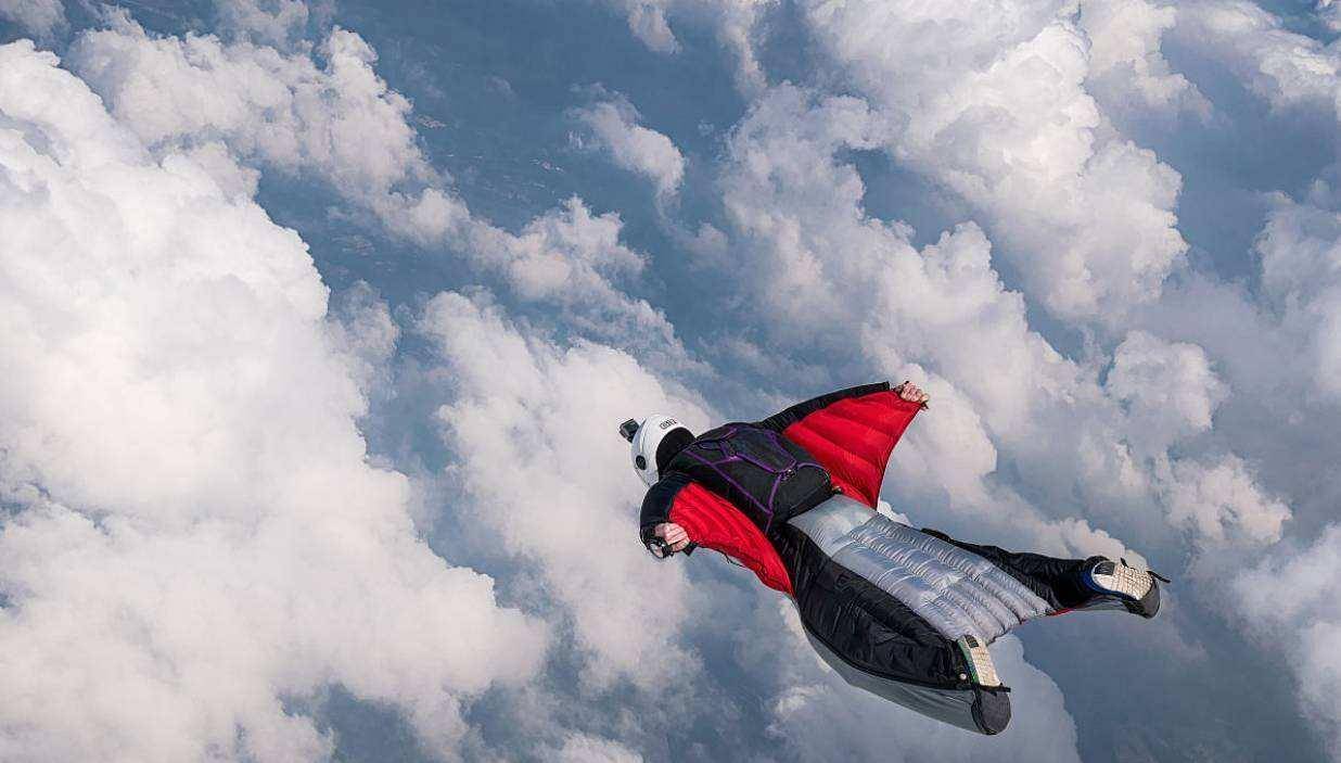 因为|深入鲨鱼区、遇到雪崩，3个替身意外去世，这部电影拍得太惊险